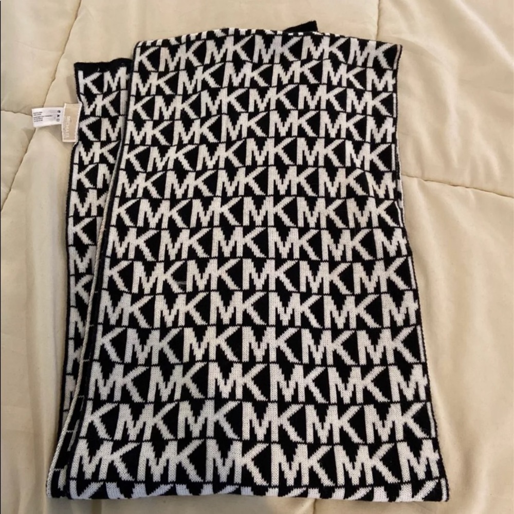 Michael Kors scarf